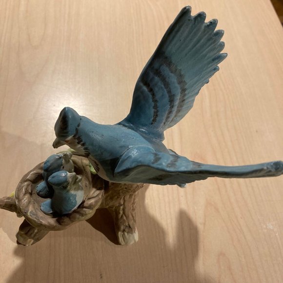 Beautiful Ceramic Mom Blue Jay/Bird w/Babies In Nest Tree/Leaves Yellow Primrose - Picture 5 of 6